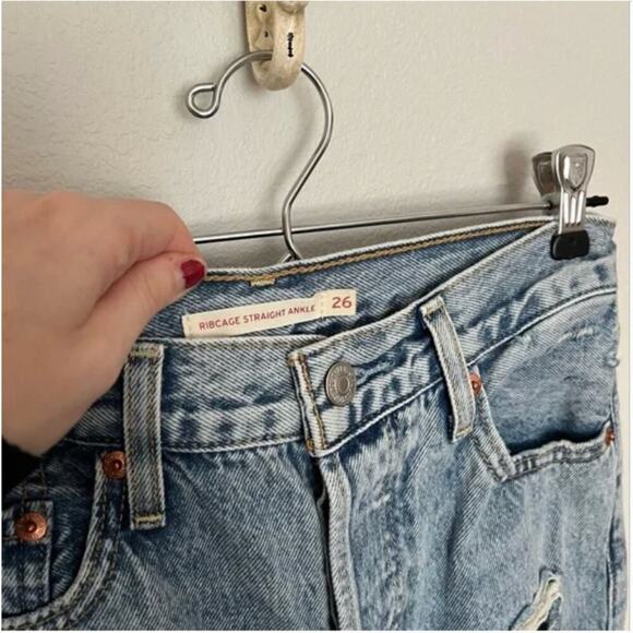 Levi’s Ribcage Straight Ankle Jeans in Light Indigo Destructed - Picture 7 of 9